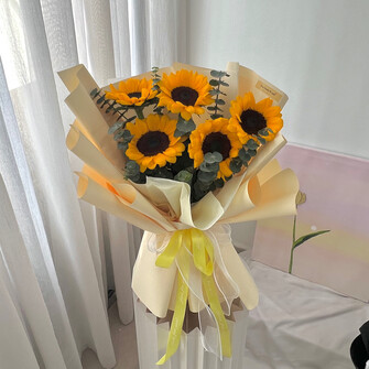 Classic sunflower blooms